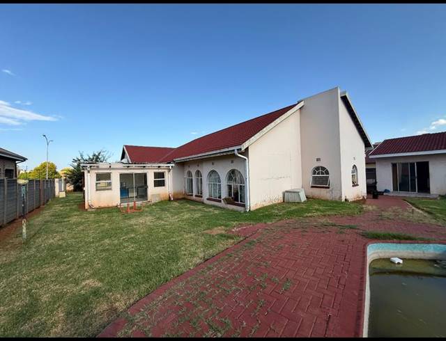 4 BEDROOM HOUSE FOR SALE IN VANDERBIJLPARK SE 3